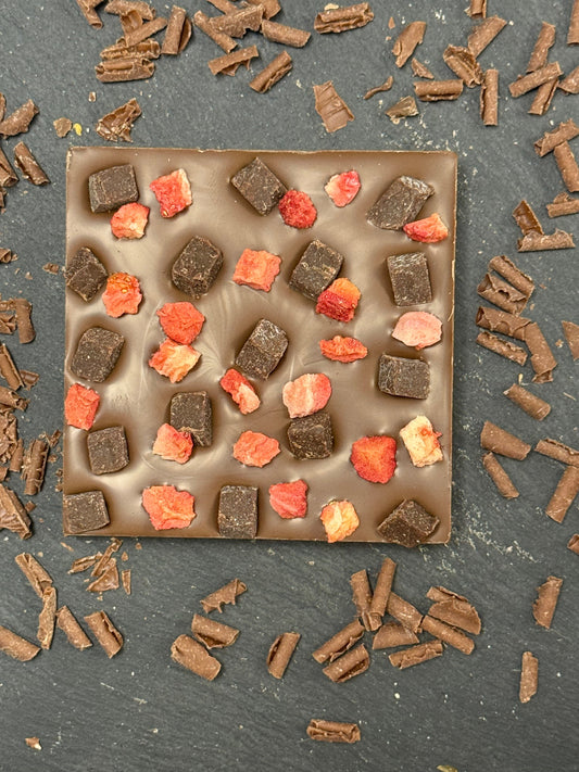 Strawberry Fudge Brownie Mini Bloc (96g)