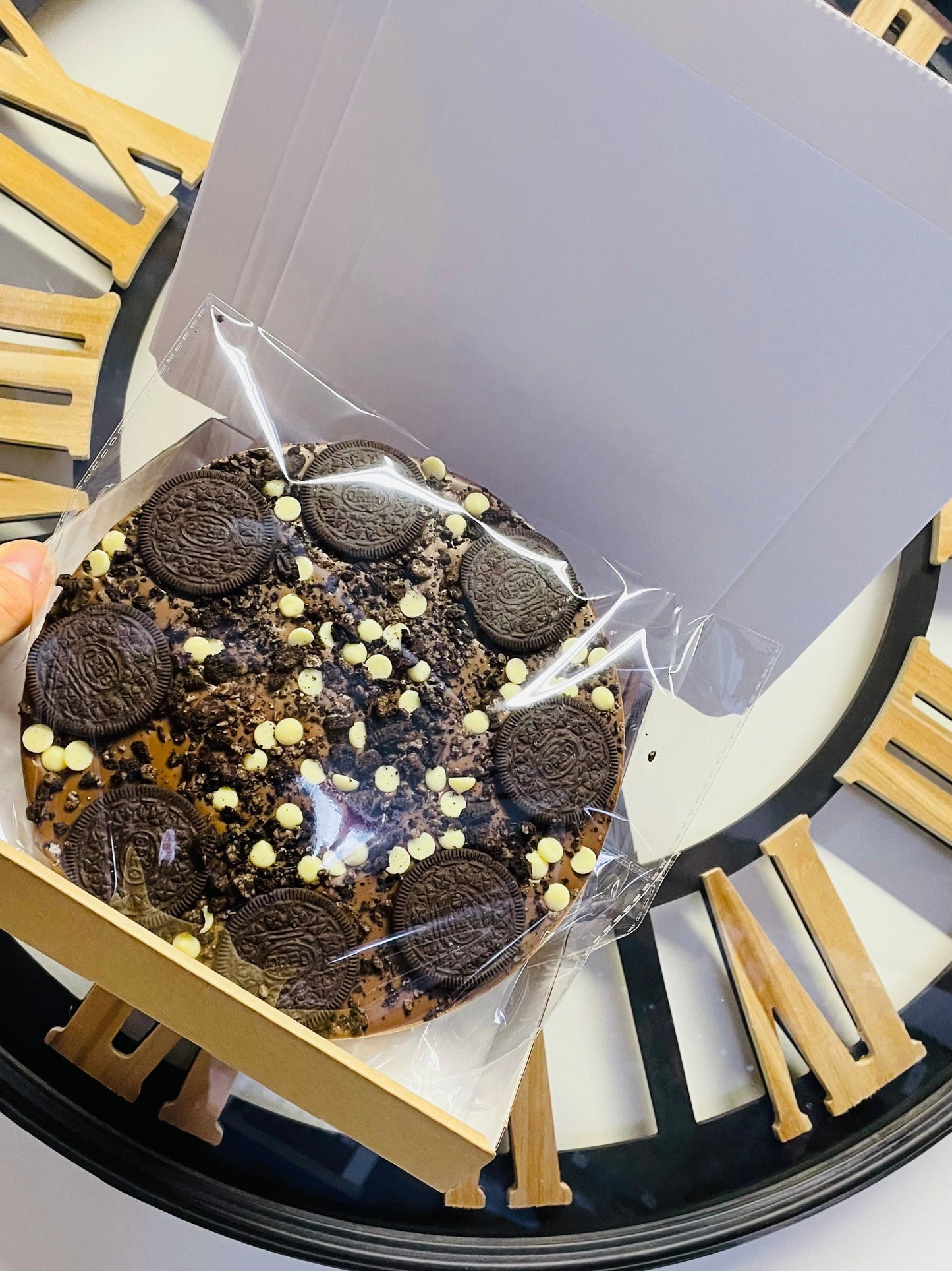Cookies & Cream Milk Chocolate Pizza - 300g